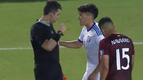 Marcelino Núñez fue expulsado luego de agredir al árbitro con tres golpes en el pecho.