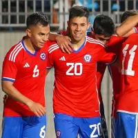 Con los tres adultos: la formación para el debut de la Roja