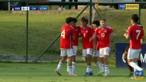Zidane Yáñez celebra con sus compañeros el gol