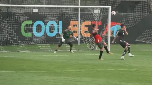 Pablo Parra anotó un golazo en la victoria de Colo Colo ante Palestino en un amistoso.