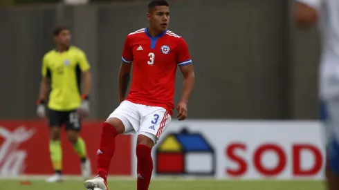 Bastián Roco en acción por la selección chilena Sub 20 en 2022.