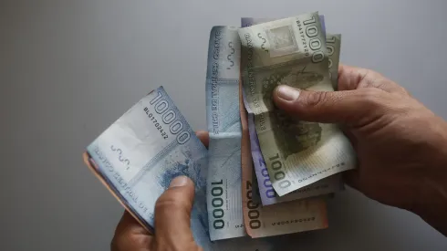Conoce los bonos a los que puedes postular en Chile cada mes.