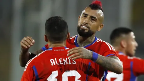 Arturo Vidal aplaudió a Alexis Sánchez y aprovechó de disparar contra la prensa, aunque por algo que nunca ocurrió.