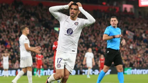 Gabi Suazo falló un gol increíble para el Toulouse ante Liverpool.