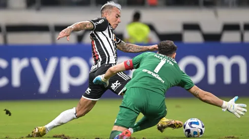 Eduardo Vargas es criticado en Brasil y su futuro está en el aire.