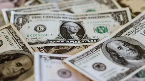 ¿Dónde conviene cambiar dinero si viajas a Argentina? Mira los consejos.