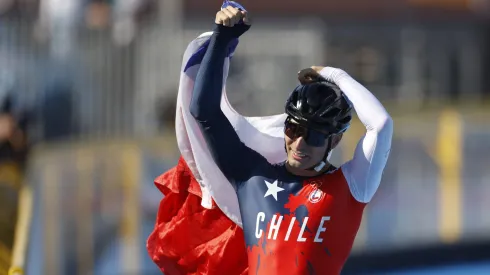 Silva festeja su oro en el patinódromo del Nacional