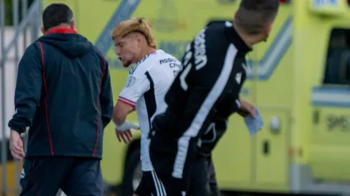 Leonardo Gil salió molesto de la cancha y hasta insultó a uno de los ayudantes de Gustavo Quinteros. Más tarde se agarró con hinchas.