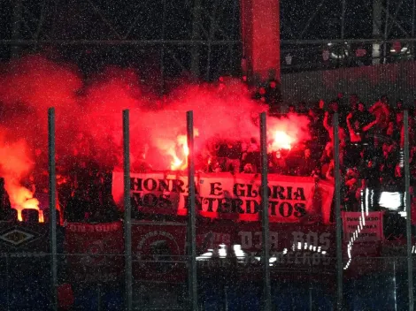 Lamentable: hinchas de Benfica lanzan bengalas a fanáticos