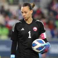 Endler recibe espaldarazo de su DT en Lyon tras la renuncia a Chile: \'Me cuesta criticarla\'