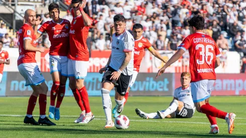 Colo Colo se puso al día derrotando a Magallanes. Sin embargo, la ANFP lo sacó de la ecuación en la recta final.