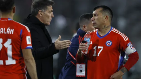 Eduardo Berizzo llenó de elogios a Gary Medel por su trabajo en la selección chilena.