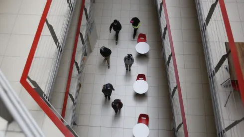 Clases presenciales en la Pontificia Universidad Católica de Valparaíso.