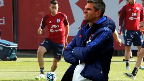Mauricio Pellegrino podría no contar con Matías Zaldivia para el próximo duelo de la U por su viaje a Ecuador con la selección chilena.