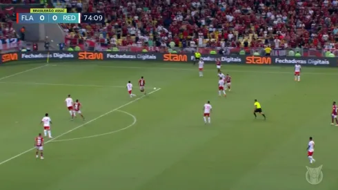 Pulgar asistió para el único gol del Flamengo a Bragantino