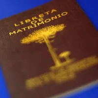 Solo por tener un largo matrimonio: Los bonos que pueden recibir algunas parejas en Chile