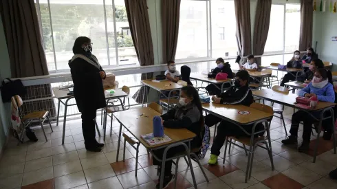 Profesora haciendo clases