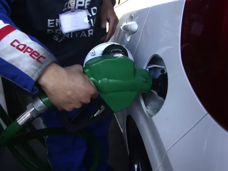 ¿Cómo se calcula el precio de la bencina en Chile y cuándo sube?
