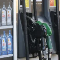 No subió el precio de la bencina: Valor del combustible se mantiene pero ya existe fecha para que cambie