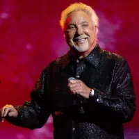 ¡Tom Jones anuncia su regreso a Chile! Esta es la fecha en que comienza la venta de entradas