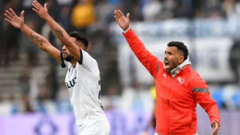 Carlos Tevez pasó la escoba en Independiente. ¡Y el Huaso Isla sobrepasó la prueba!