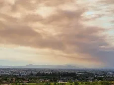¿Por qué motivo hay humo en varias partes de Santiago?