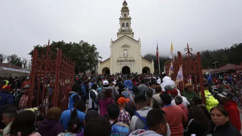 Lo Vásquez, 08 de diciembre de 2017. Peregrinos participan de la celebración religiosa de la Inmaculada Concepción en la peregrinación al Santuario de Lo Vásquez.