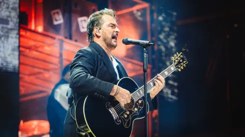 Ricardo Arjona tuvo su retorno a Chile en un recinto repleto de fanáticas y fanáticos.