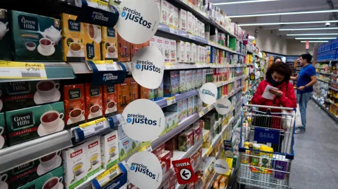 ¿Conviene viajar de Chile a Argentina? Milei pone fin a "Precios Justos".