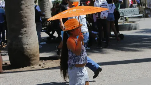 ¡Hasta 35 grados de máxima! Mira el pronóstico del tiempo en Santiago hoy.