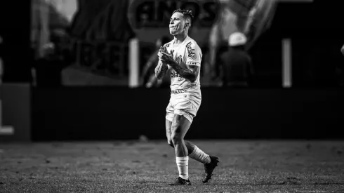 Yeferson Soteldo apareció una semana después de la tragedia para lamentar el histórico descenso del Santos.