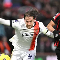 Jugador del Luton se desmaya en pleno encuentro y el partido se suspende