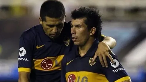 Gary Medel y Juan Román Riquelme en Boca Juniors