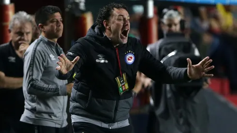 Gabriel Milito se aleja como nuevo DT de Colo Colo por temas de salud