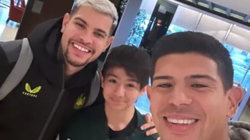 Bruno Guimaraes se reencontró con su buen amigo Esteban Pavez en Londres, la capital de Inglaterra.