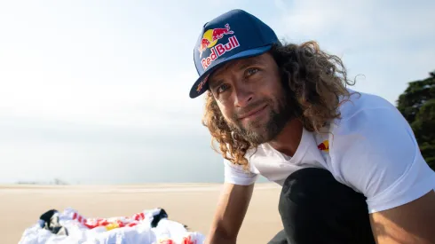 Sebastián Ardilla Álvarez es un expiloto de la Fuerza Aérea de Chile que ahora deslumbra en el paracaidismo a nivel mundial.