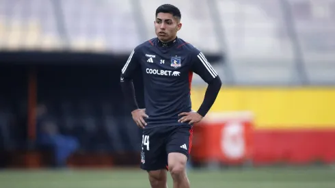 Jordhy Thompson todavía no ha dejado a Colo Colo.