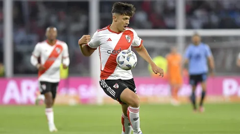 CORDOBA, ARGENTINA - DECEMBER 03: Pablo Solari of River Plate controls the ball during a quarter final match of Copa de la Liga Profesional 2023 between River Plate and Belgrano at Mario Alberto Kempes Stadium on December 03, 2023 in Cordoba, Argentina. (Photo by Hernan Cortez/Getty Images)