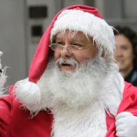 ¿Cómo pedirle un saludo al Viejito Pascuero? Así puedes llamar y hablar con Santa Claus