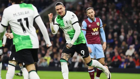 Darwin Núñez abrió la ruta del triunfo de Liverpool ante Burnley.