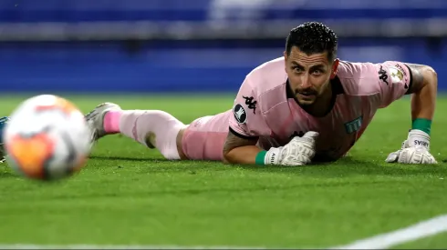 Gabriel Arias tendrá un competidor más fuerte en la portería de Racing Club.