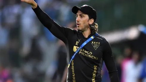 Colo Colo tuvo una reunión con Luis Zubeldía para ofrecerle la banca. El Cacique vive horas claves.