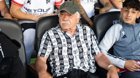 Carlos Caszely sacó la voz y, como hace siempre, dijo las cosas tal y como le parecen.