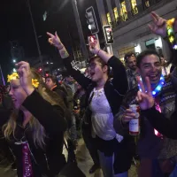 ¿Dónde pasar Año Nuevo en Santiago? Las fiestas en la capital ante la baja de la Torre Entel