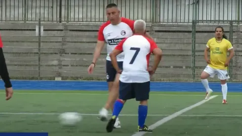 Jaime García estiró las piernas mientras busca un nuevo destino jugando un partido con un equipo de humoristas en Cartagena.