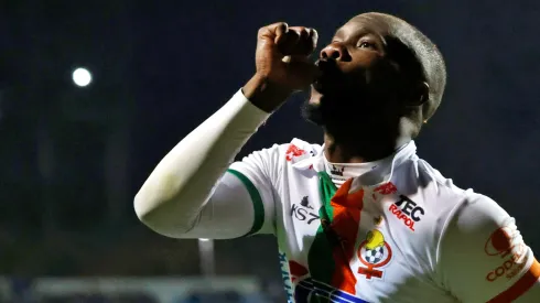 Desde Perú vendrán a buscar los goles de Cecilio Waterman.