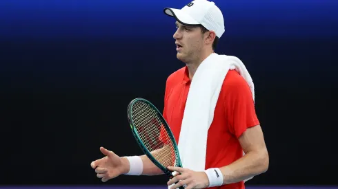 Nicolás Jarry entrena en el Ken Rosewall Arena de Sídney para jugar la United Cup con Chile. | Foto: Jason McCawley / Getty Images