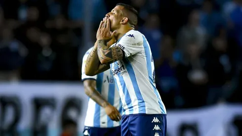 Emiliano Vecchio festeja uno de los goles de Racing Club. Al parecer se irá de la Academia.
