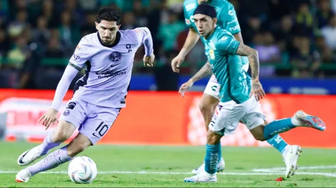 Everton de Viña del Mar puede dar una gran sorpresa en el mercado de pases. Omar Fernández, quien mira a Diego Valdés en la imagen.