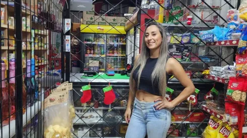 La árbitra estrenó "Botillería Nahuelcoy"